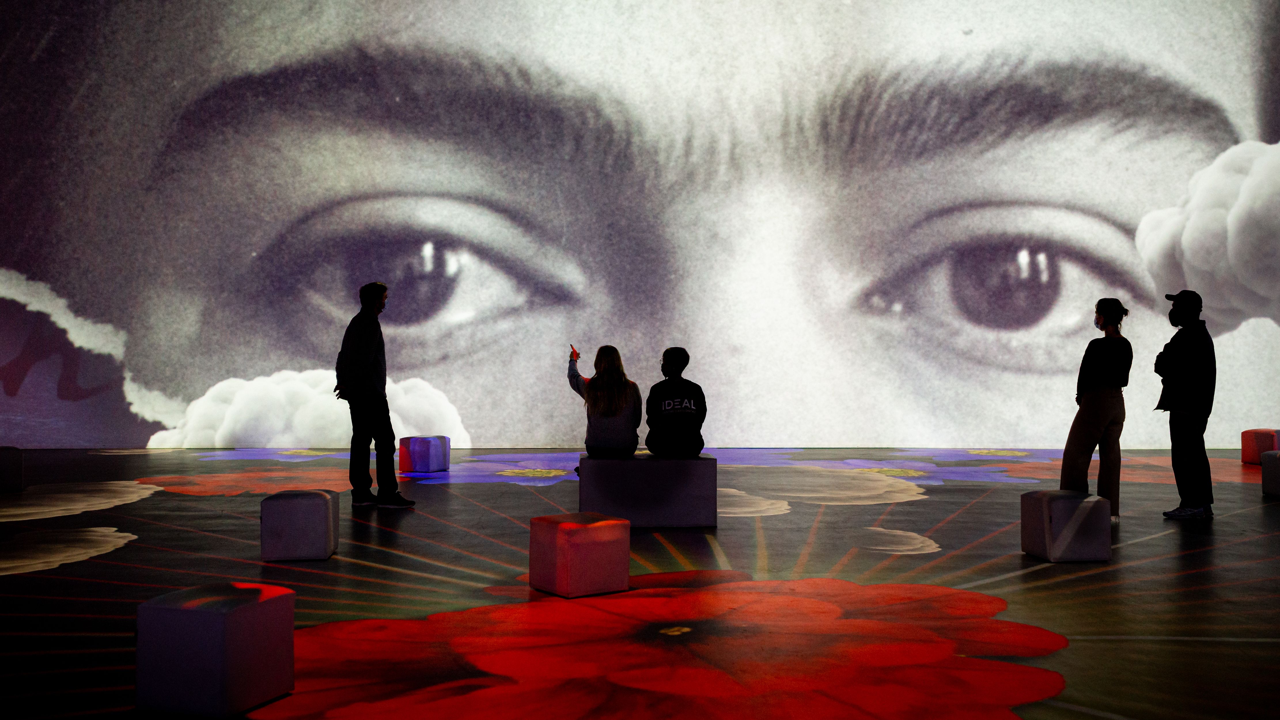 Découvrez qui est Frida Kahlo dans cette exposition immersive à la Galerie Horta, places pour vous ! 