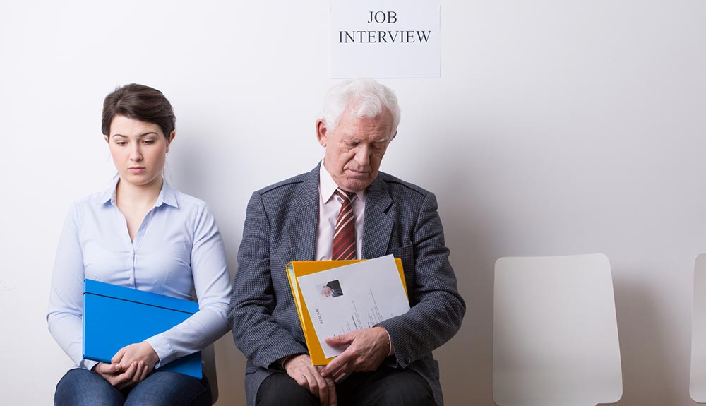 Comment trouver du travail après 50 ans ?